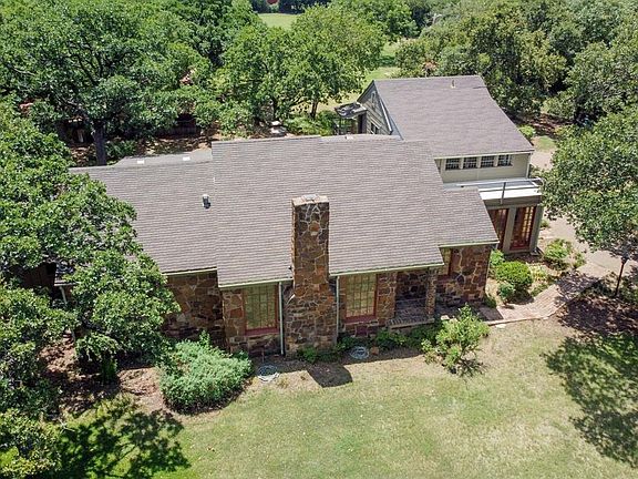 2nd image of 2300 California Ln