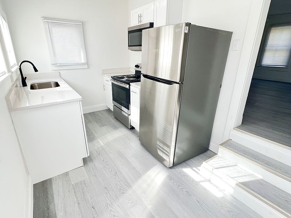 1st image of 205 S Grove St #5