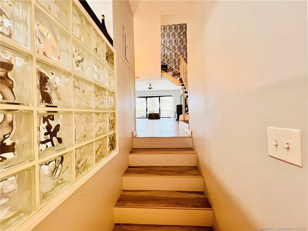 2 bed, 2.5 bath, 1394 sqft, $2,400 — Photo 3