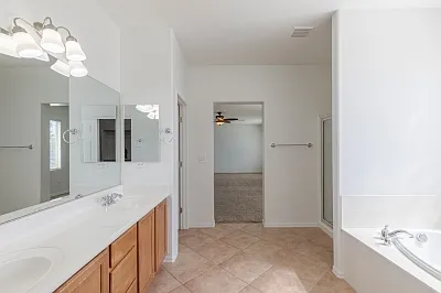2553 Chateau Clermont St — Photo 30