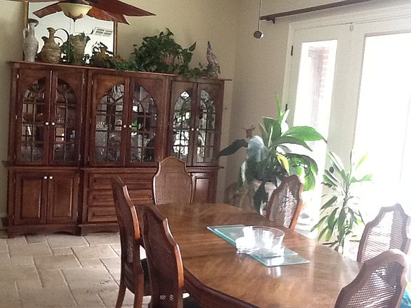 Dine by the riverside!