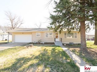 735 S Maple St, Nelson, NE 68961