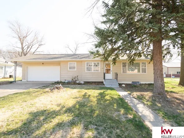 735 S Maple St, Nelson, NE 68961