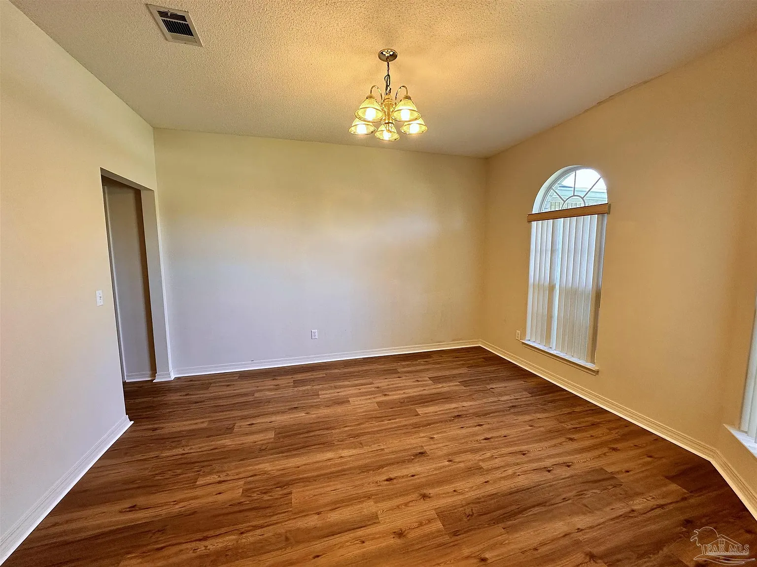 4 bed, 2485 sqft, $2,575 — Photo 2