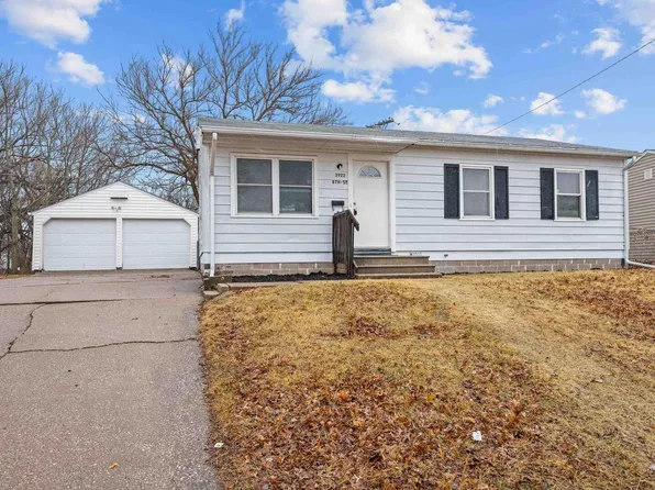 3922 8th St, East Moline, IL 61244