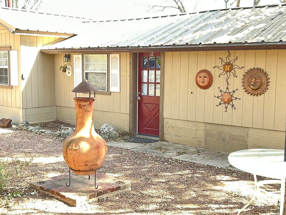 2nd image of 612 Houston St