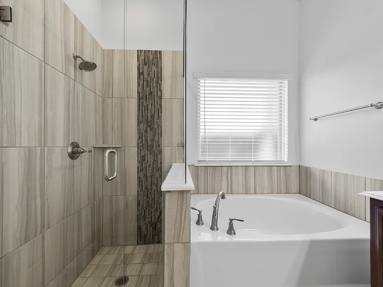 7404 Hawthorne Way — Photo 40