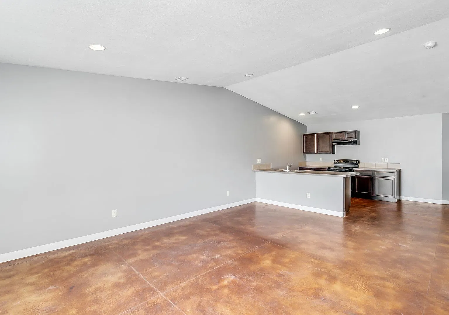 Spacious Duplex Near St. Joe — Photo 1