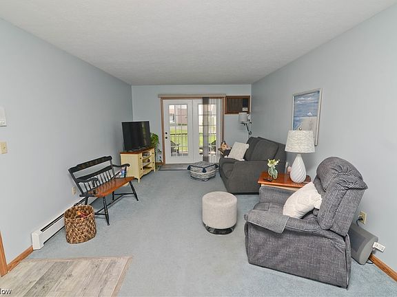 5th image of 7386 Eisenhower Dr Unit 1