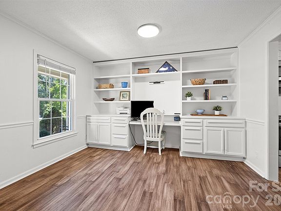 5th image of 1654 Colony Rd