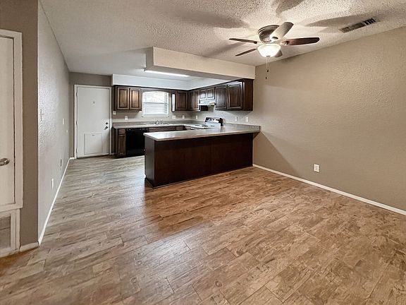 4th image of 718-720 N Quiroz Dr