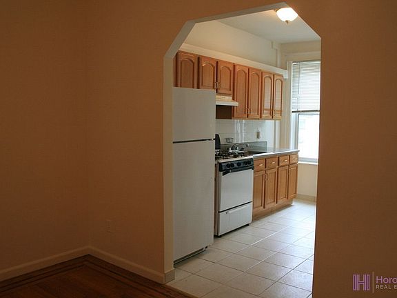 4th image of 3420 42nd St APT 1L