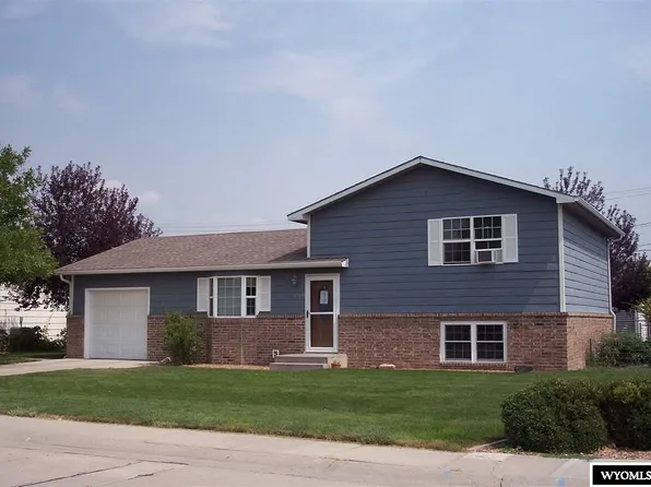 1709 E J St, Torrington, WY 82240