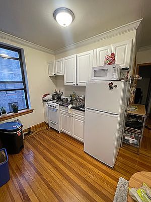 3rd image of 227 E 50th St #42