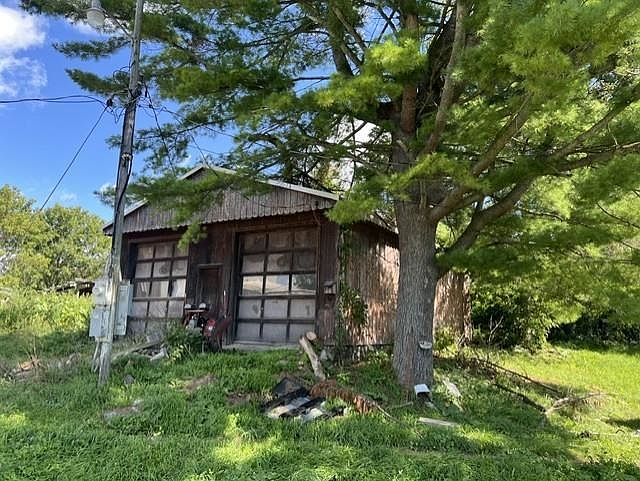 2nd image of 90 Hutton Rd