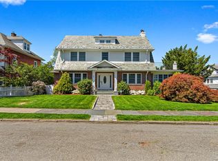 82 Petersville Rd, New Rochelle, NY 10801