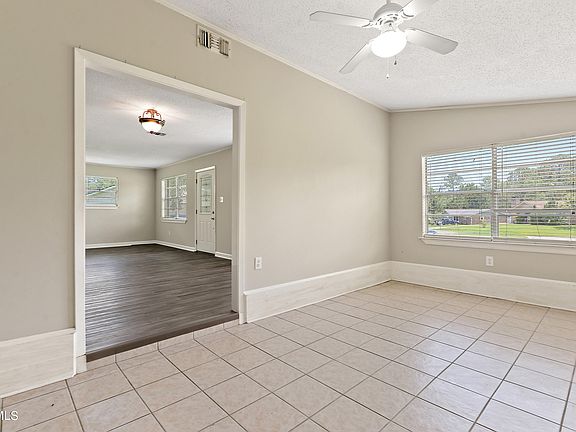2nd image of 106 Chipwood Cir