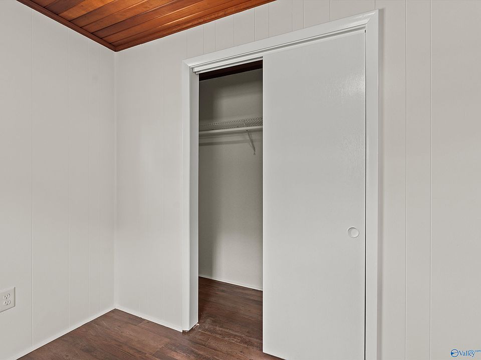 16th image of 146 Lark Ln