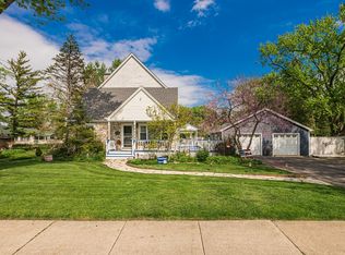 205 Rush St, Roselle, IL 60172
