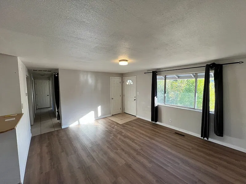 3 bed, 1008 sqft, $1,850 — Photo 4