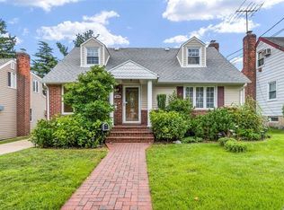 269 Raff Ave, Mineola, NY 11501