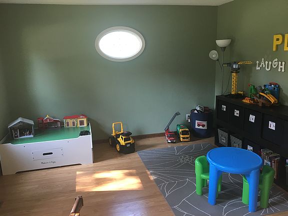 Toy room/office/den