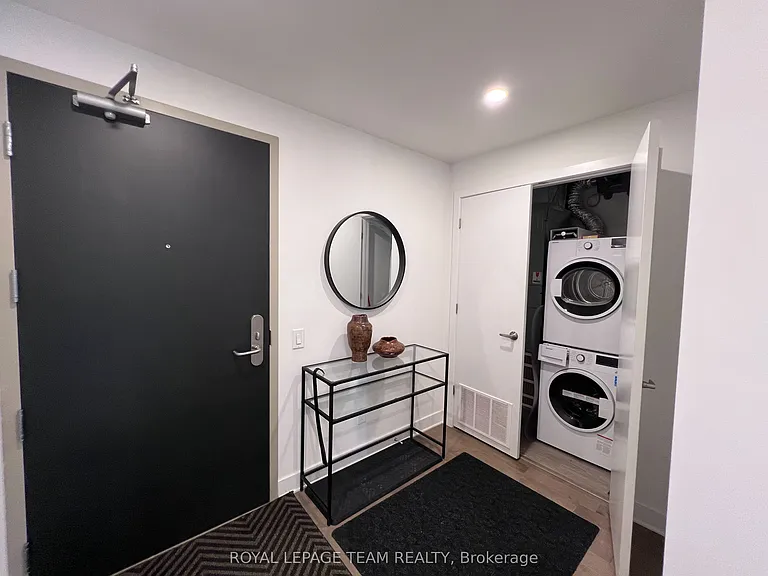 180 George St #1904 — Photo 8
