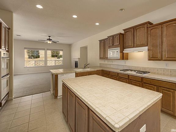 3rd image of 2076 Beckett Dr