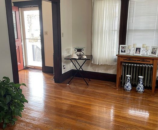 2nd image of 20 Gertrude St #1