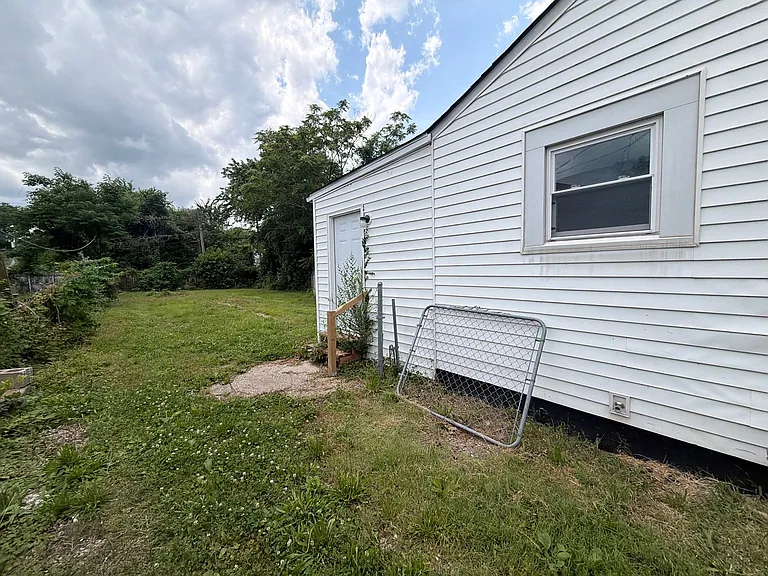 222 Nadine St — Photo 15