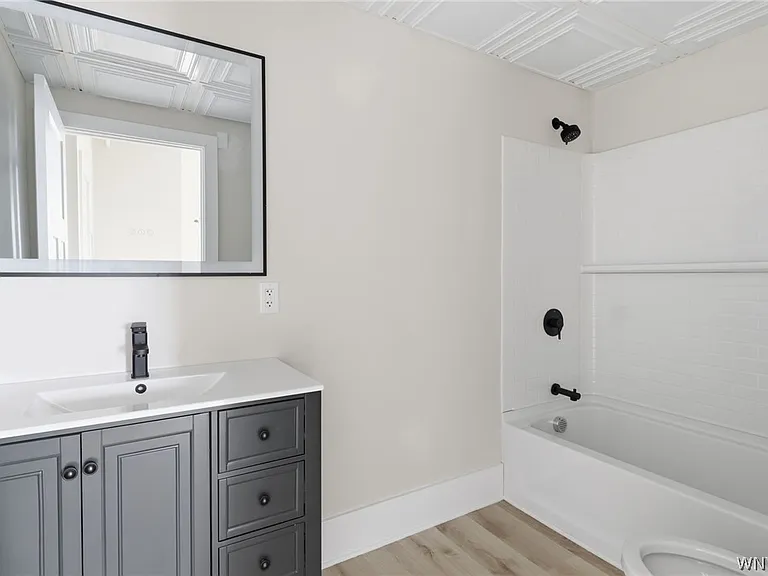 136 Seneca St — Photo 26