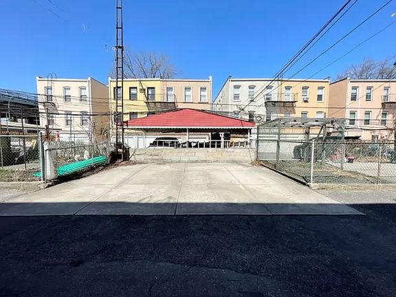 3rd image of 2458 26th St