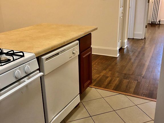 4th image of 1909 N Lincoln Ave #2S