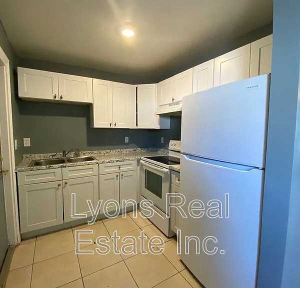 40 Willis Rd #1 — Photo 4