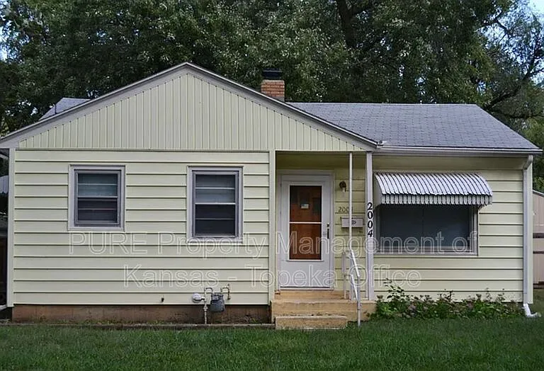 2004 SW Moundview Dr — Photo 1