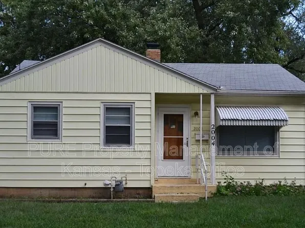 2004 SW Moundview Dr, Topeka, KS 66604