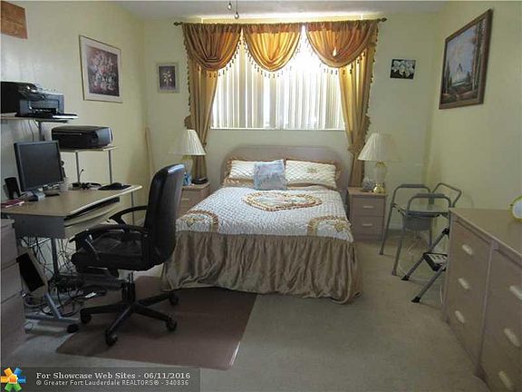 4th image of 2851 Somerset Dr APT 207