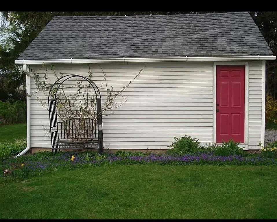 732 W Genesee St — Photo 2