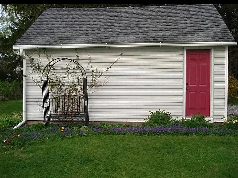 732 W Genesee St — Photo 2