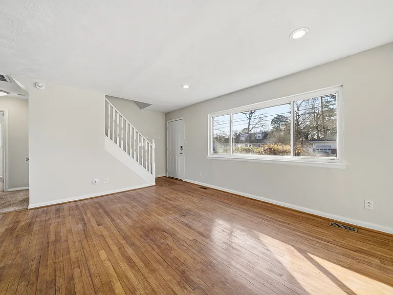 572 Rose Marie Ave — Photo 17
