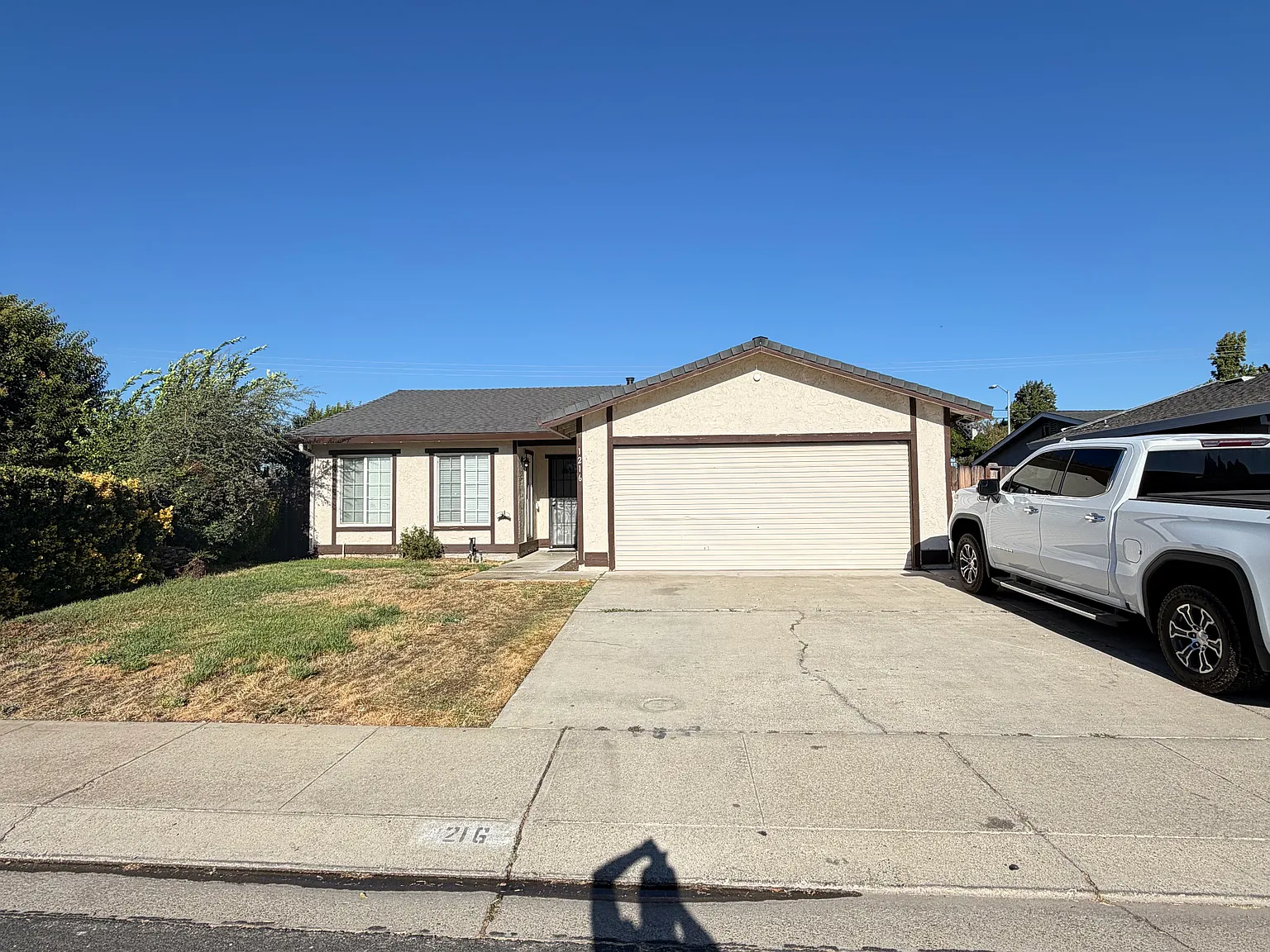 3 bed, 1425 sqft, $2,300 — Photo 1