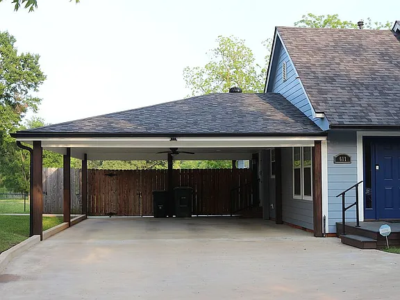 611 S Church St — exterior photo