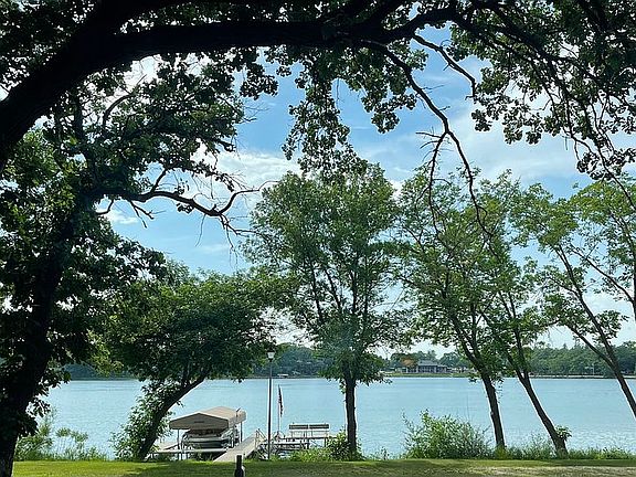 3rd image of 202 Lake Shore Dr