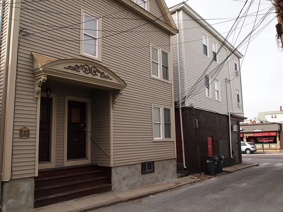 16 Pequot St #3