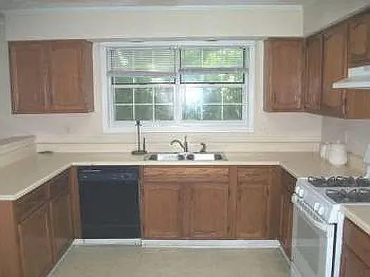 2090 Hollywood Dr — Photo 7