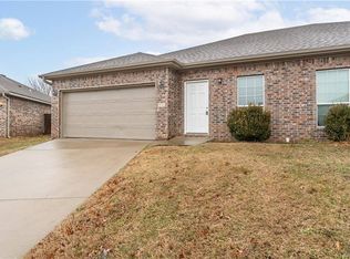 317 Copper Oaks Dr, Centerton, AR 72719