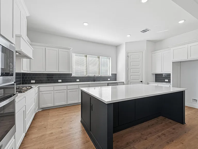 513 Fieldstone Ln — Photo 5