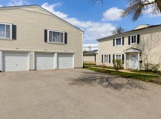 1240 Cove Dr #221-D, Prospect Heights, IL 60070