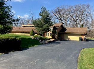N2467 Knollwood Dr, Lake Geneva, WI 53147