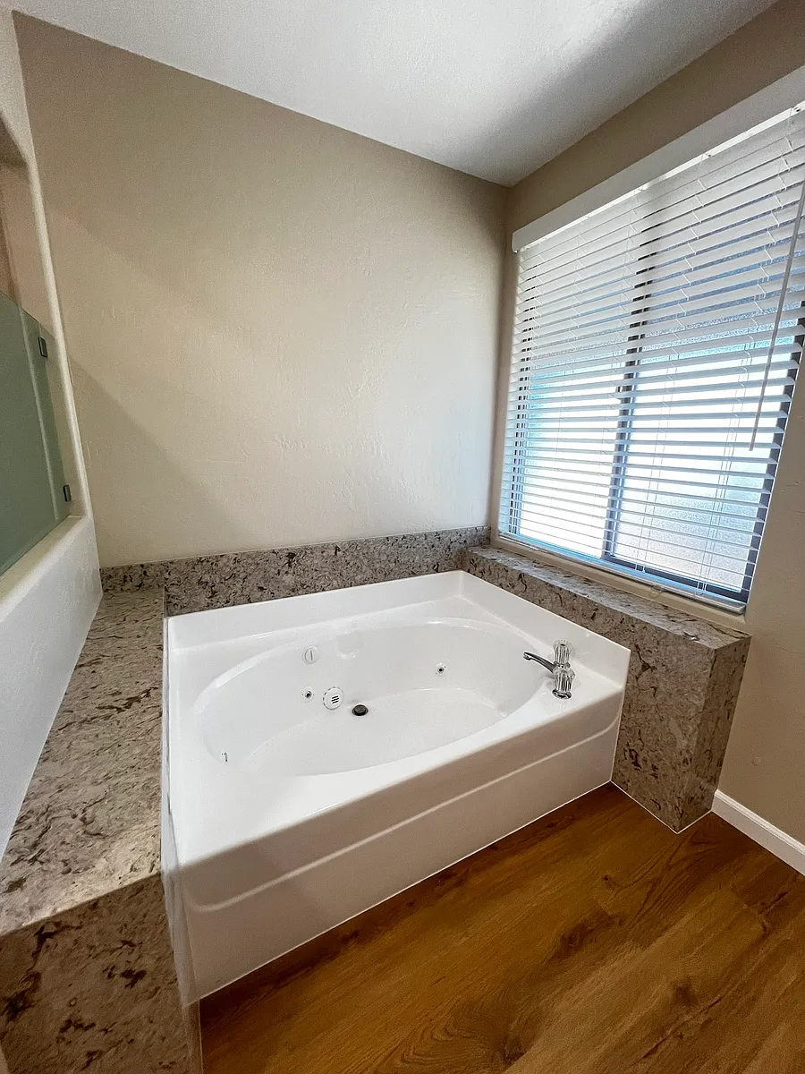 Master Bathroom - Via Taffia